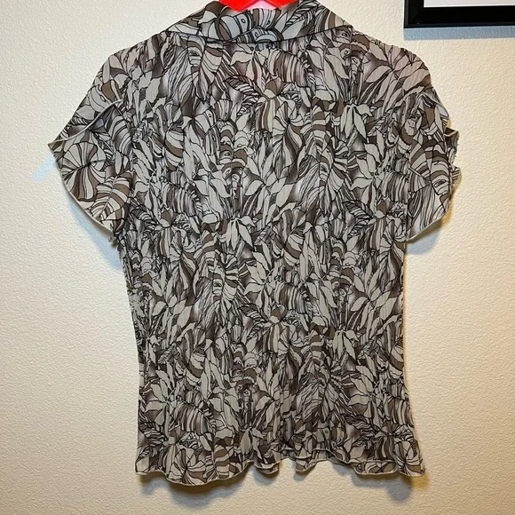 Covington Black and White Fitted Button Down Shirt - Picture 5 of 5